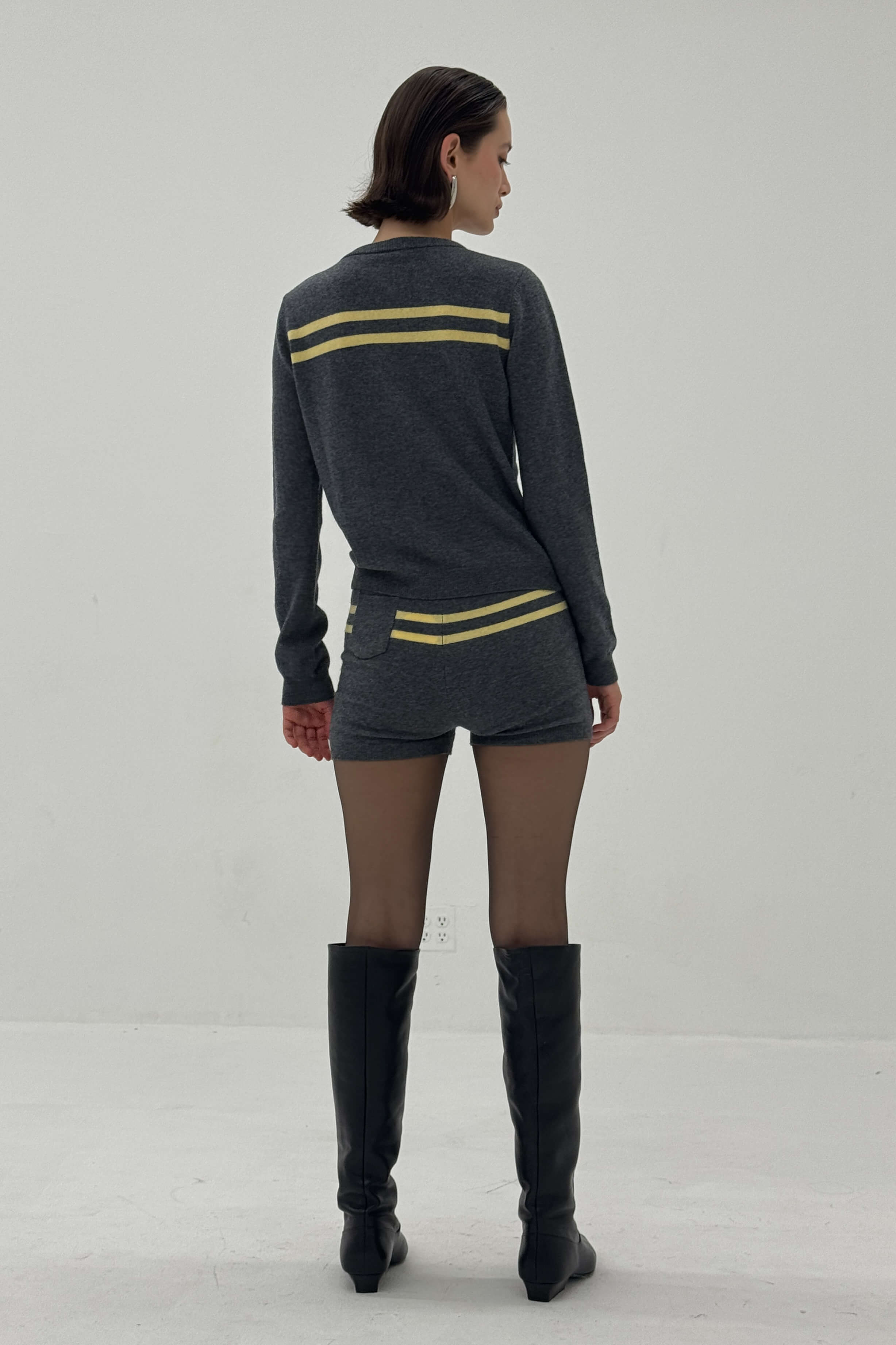 Cardigan en laine de cachemire rayé anthracite/beurre
