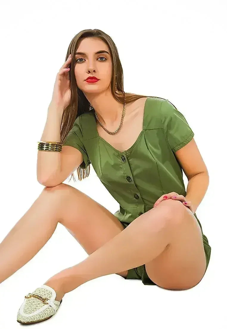 Combinaison short boutonnée Fair Play – Barboteuse élégante à col dégagé | Femstylo
