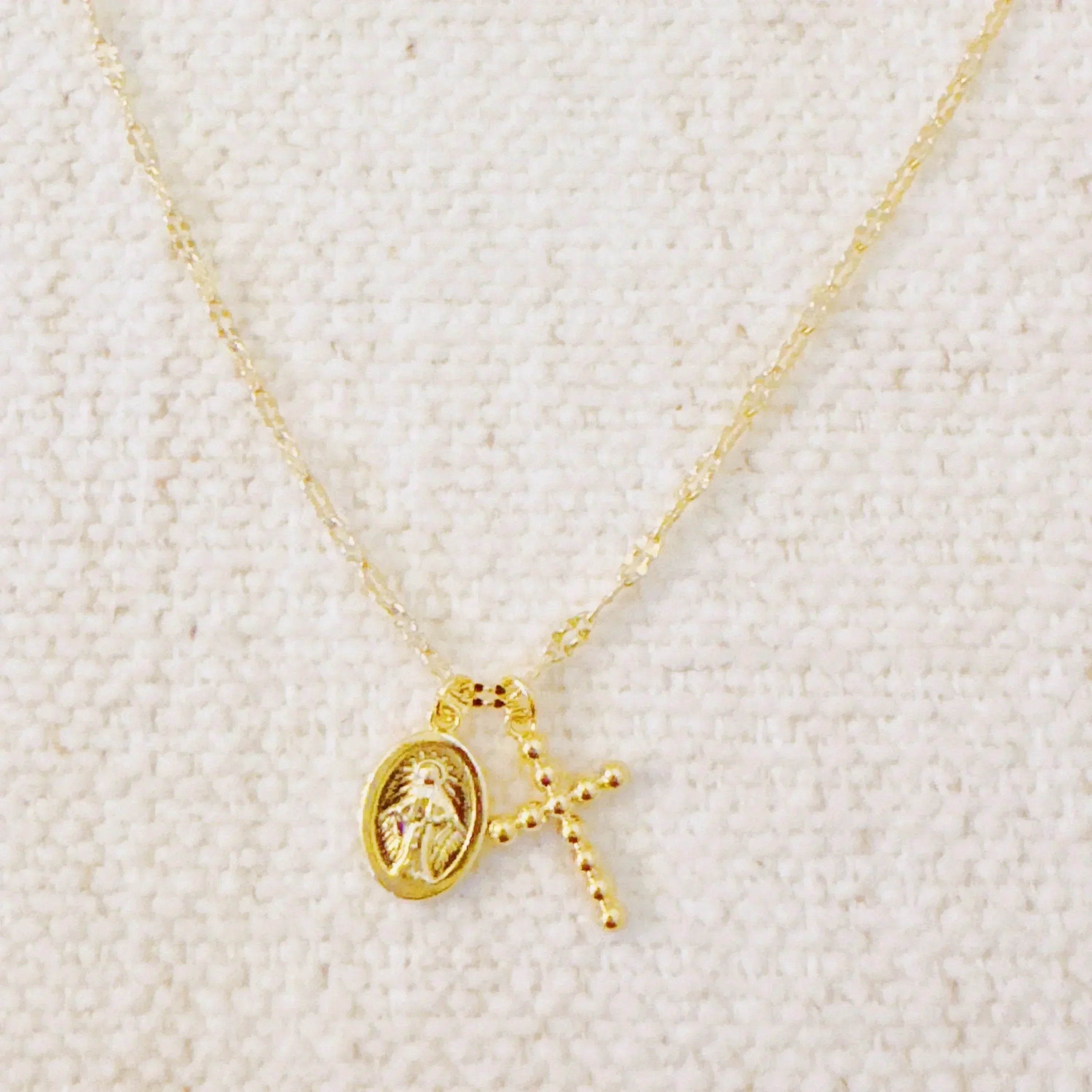 Collier pendentif Duo Fidèle – Chaîne dorée avec mini croix et