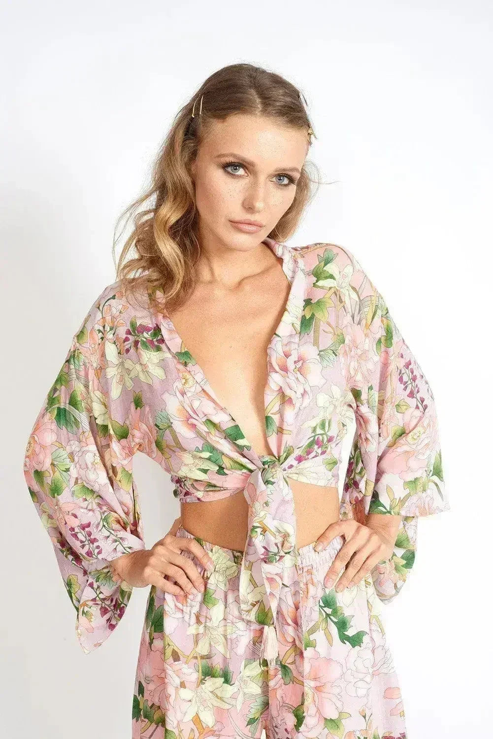 Haut court noué sur le devant motif floral Flowers On My Mind