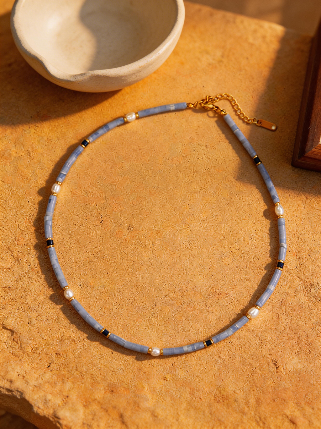 Collier multirangs de perles d'eau douce