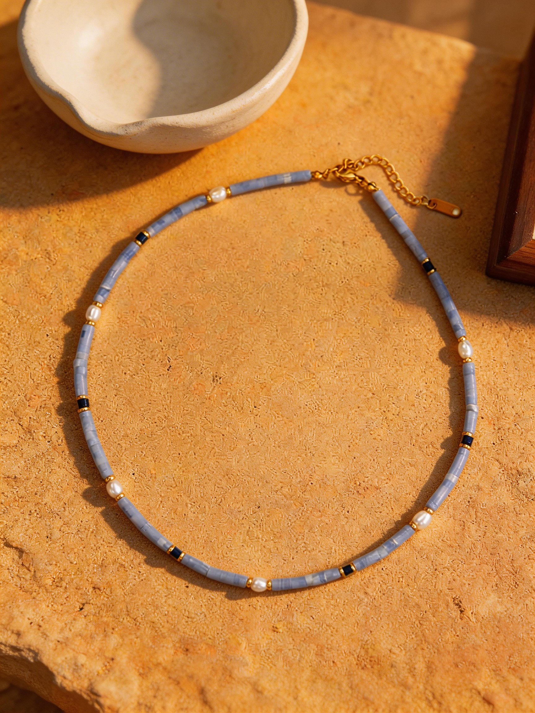 Collier multirangs de perles d'eau douce