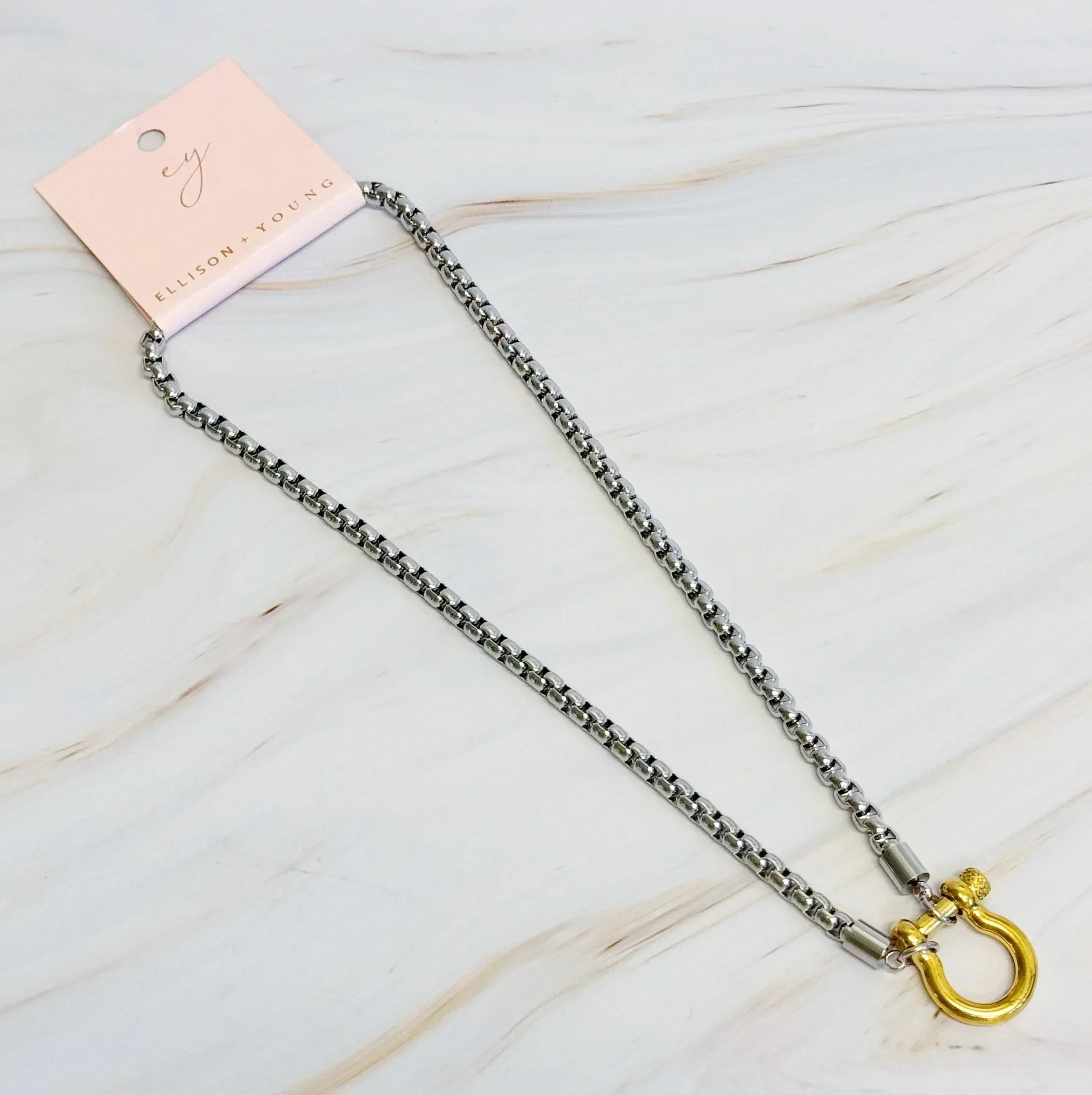 Collier chaîne avec pendentif de luxe