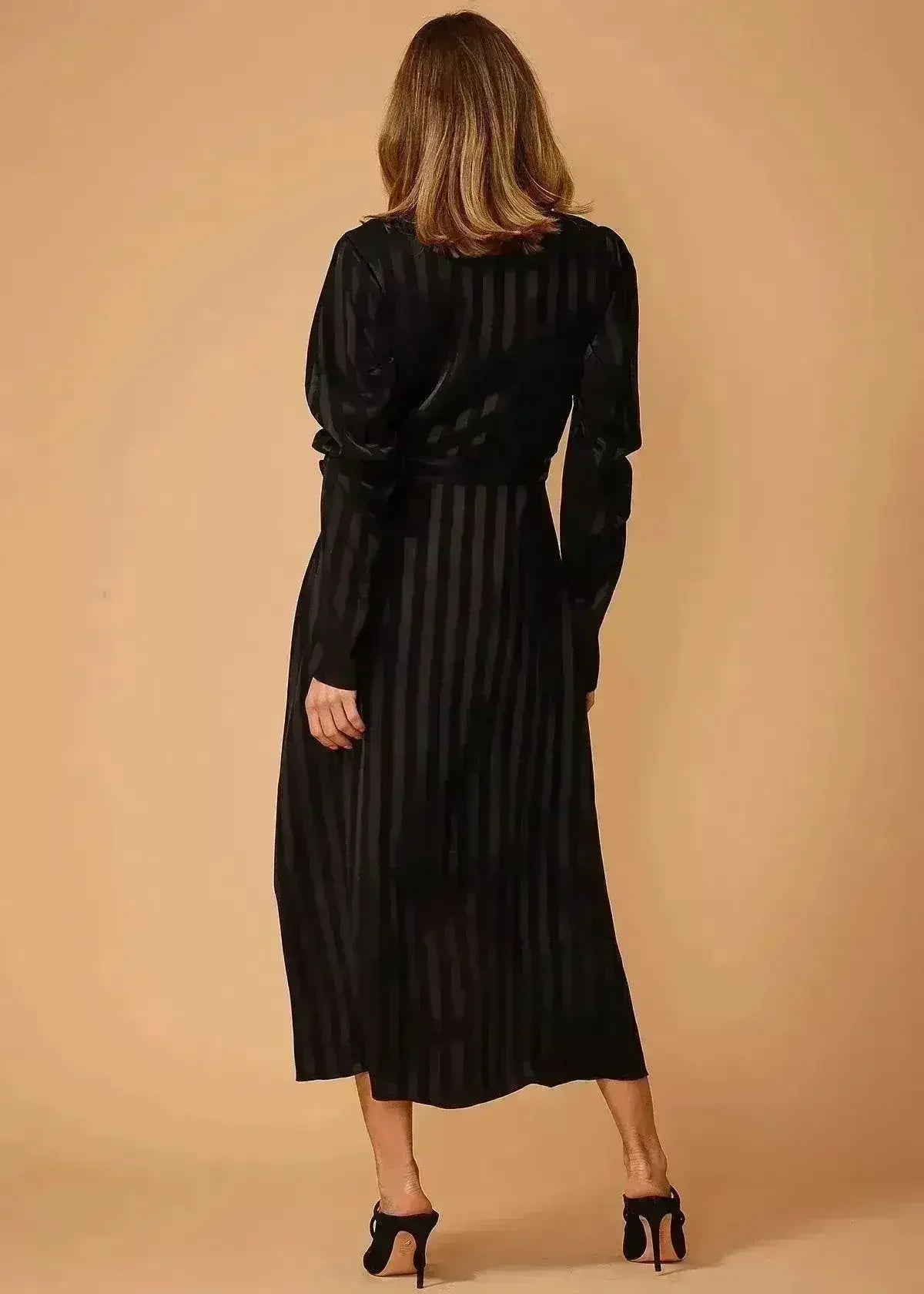 Robe à épaules bouffantes rayée noire pour femme