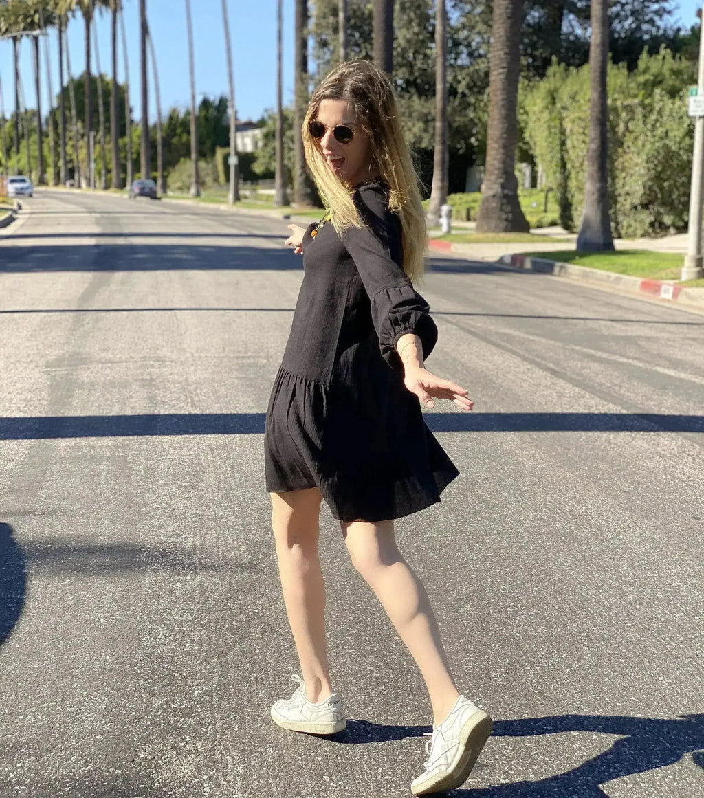 Robe courte Gaia noire | Manches bouffantes | Volants étagés