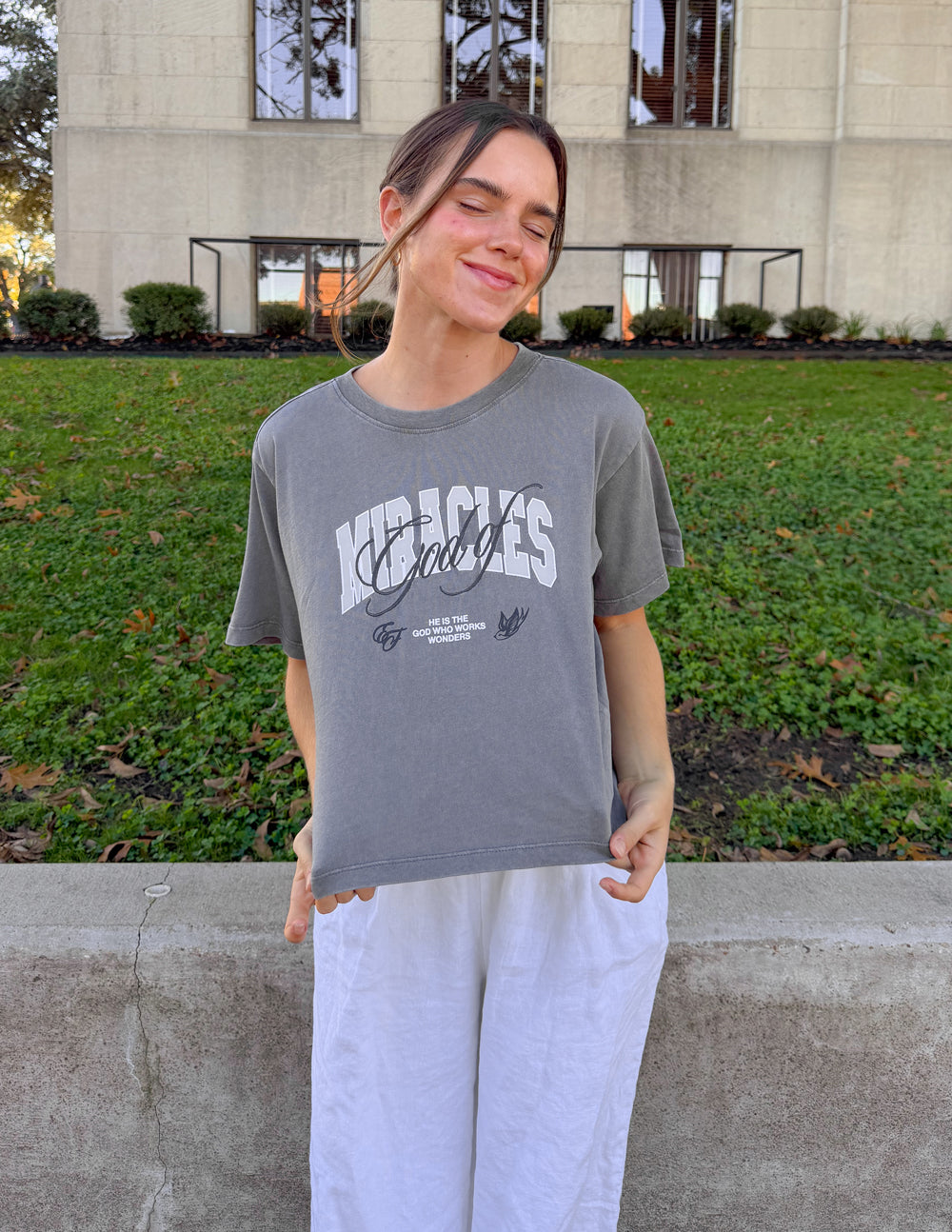 T-shirt court pour femme God of Miracles