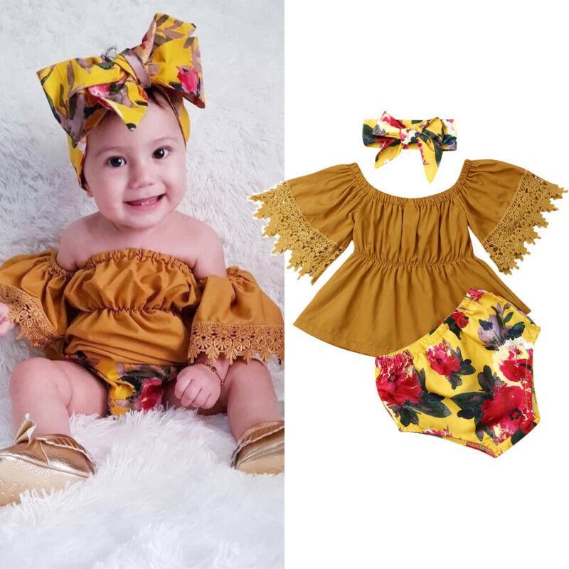 Tenues élégantes de luxe fleuries pour bébés filles nouveau-nés et tout-petits, comprenant un haut solide à épaules dénudées, un short fleuri et un bandeau avec nœud.