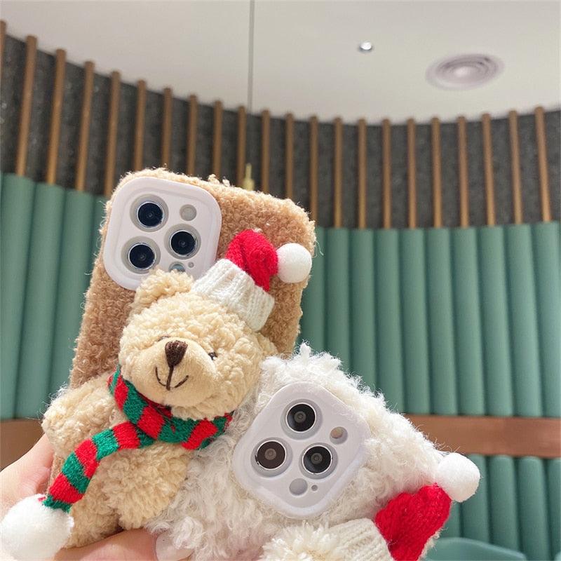 Jolie housse de Noël en peluche d'ours en peluche 3D Père Noël pour iPhone 13 12 11 Pro Xs Max X Xr 7 8 Plus Se3 Housse souple antichoc Housse souple ultra douce en fausse fourrure pelucheuse à oreilles de lapin chaude et amusante pour l'hiver