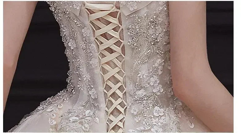Robe de mariée de luxe à épaules dénudées - Robe de bal en dentelle faite à la main | Femstylo