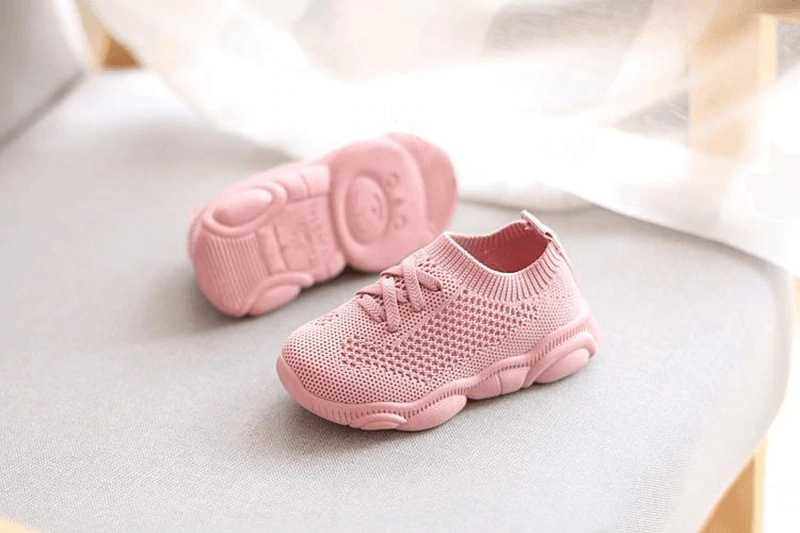 Chaussures de sport modernes pour enfants et bébés, baskets antidérapantes à semelle souple pour bébés, baskets plates décontractées pour enfants, chaussures de sport pour filles et garçons.