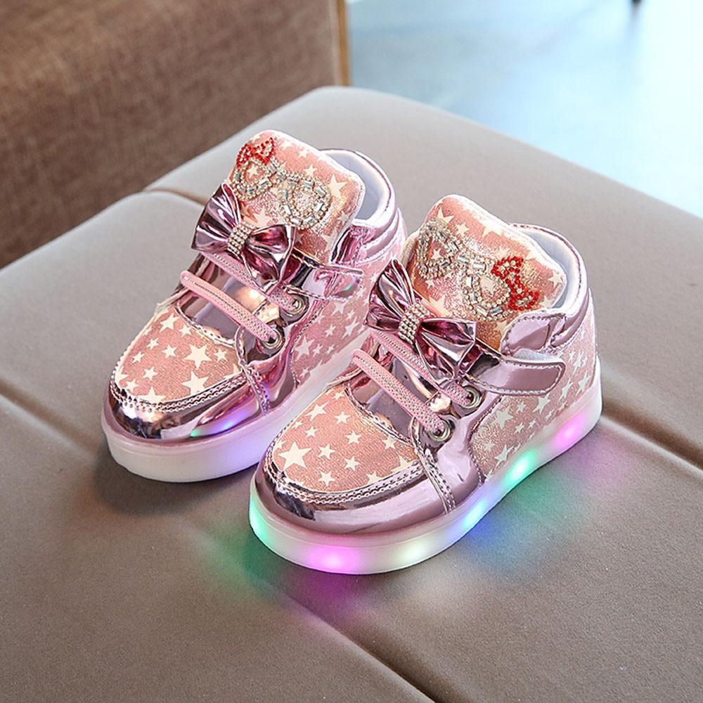Nouvelle Tendance Moderne Style de Mode Chaussures de Sport Bébé Fille Baskets Étoile Lumineuse Enfant Décontracté Coloré Lumineux LED Chaussures Baskets