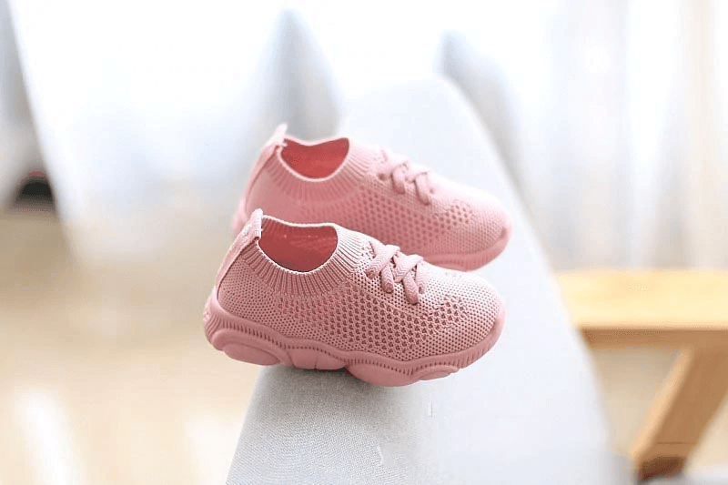 Chaussures de sport modernes pour enfants et bébés, baskets antidérapantes à semelle souple pour bébés, baskets plates décontractées pour enfants, chaussures de sport pour filles et garçons.