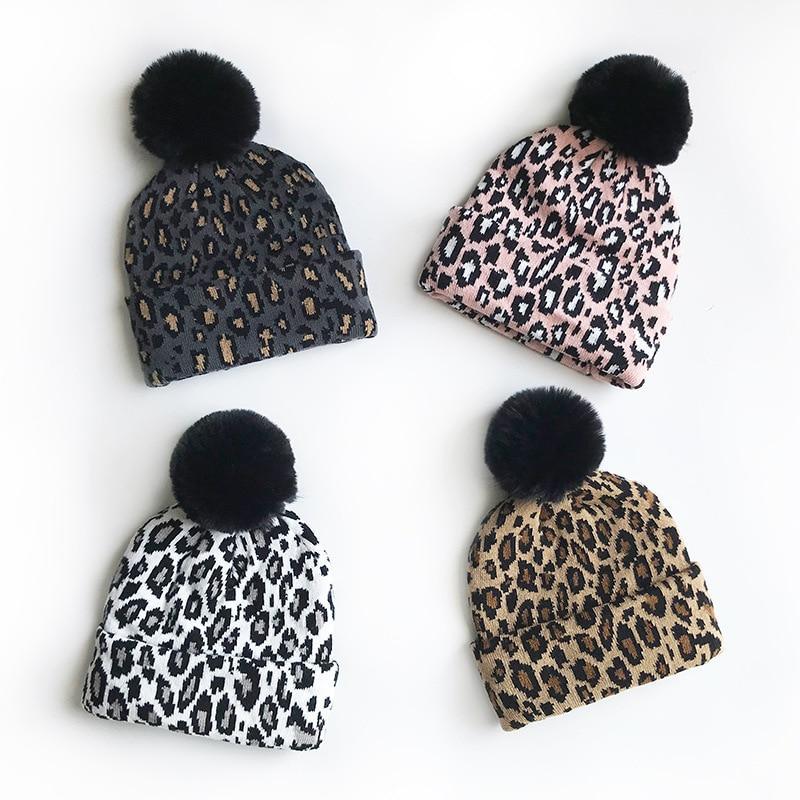Tenues assorties mère-enfant imprimé léopard Bonnets enfants léopard Chapeaux mère-enfant Hiver Casquettes enfants pour Mère & Fille au Design Léopard Élégant
