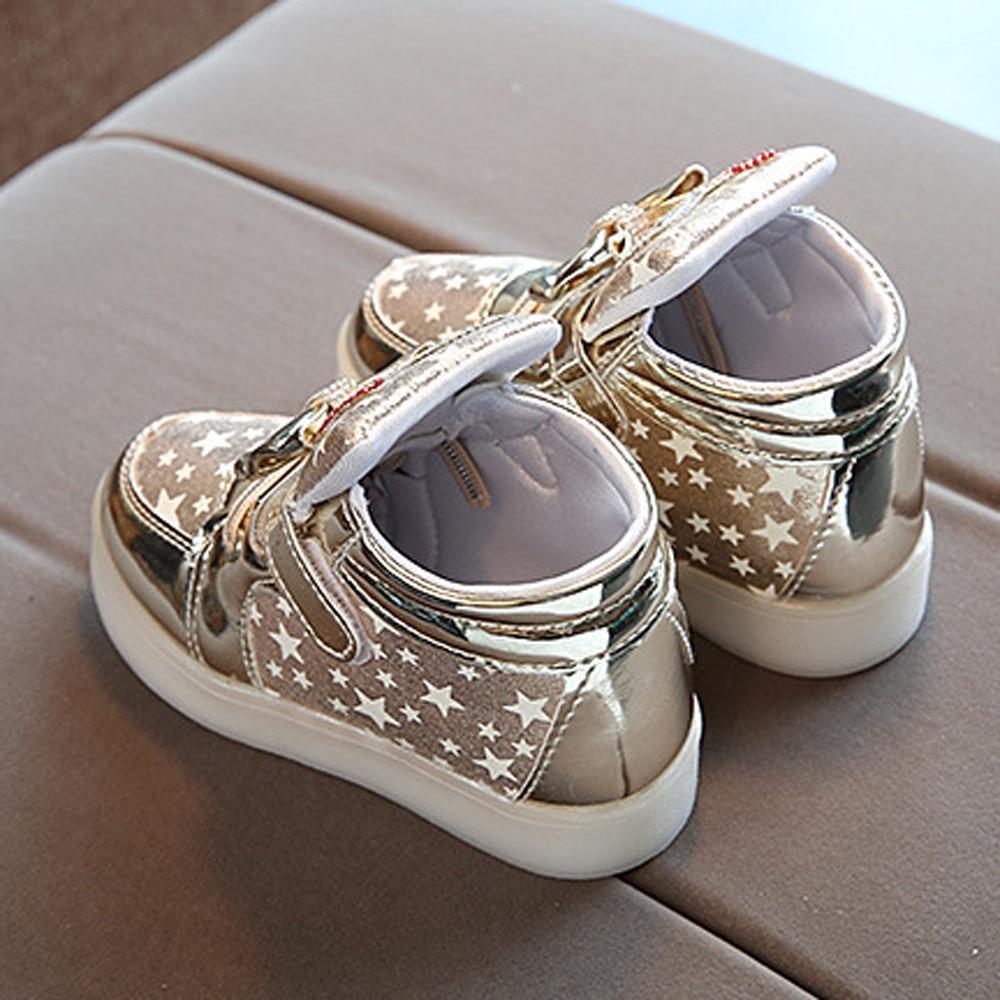 Nouvelle Tendance Moderne Style de Mode Chaussures de Sport Bébé Fille Baskets Étoile Lumineuse Enfant Décontracté Coloré Lumineux LED Chaussures Baskets