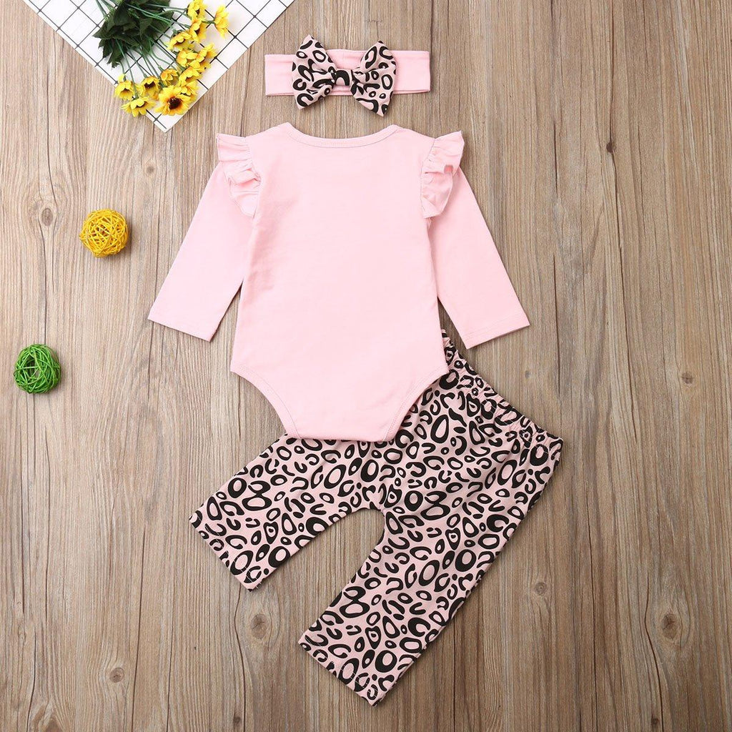Ensemble 3 pièces pour bébé fille : barboteuse tricotée en coton à manches volantes, pantalon long imprimé léopard et bandeau.