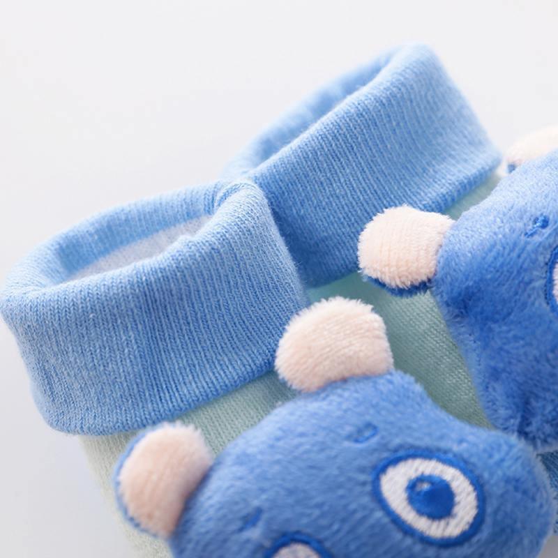 Chaussettes antidérapantes en coton pour bébés et tout-petits avec poupée clochette pour filles et garçons, chaussures douces pour enfants