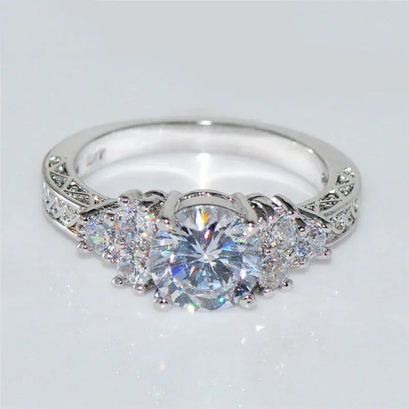 Exquises Bagues de Fiançailles pour Femmes Couleur Argent Zircon Blanc Bijoux de Mariage Anniversaire
