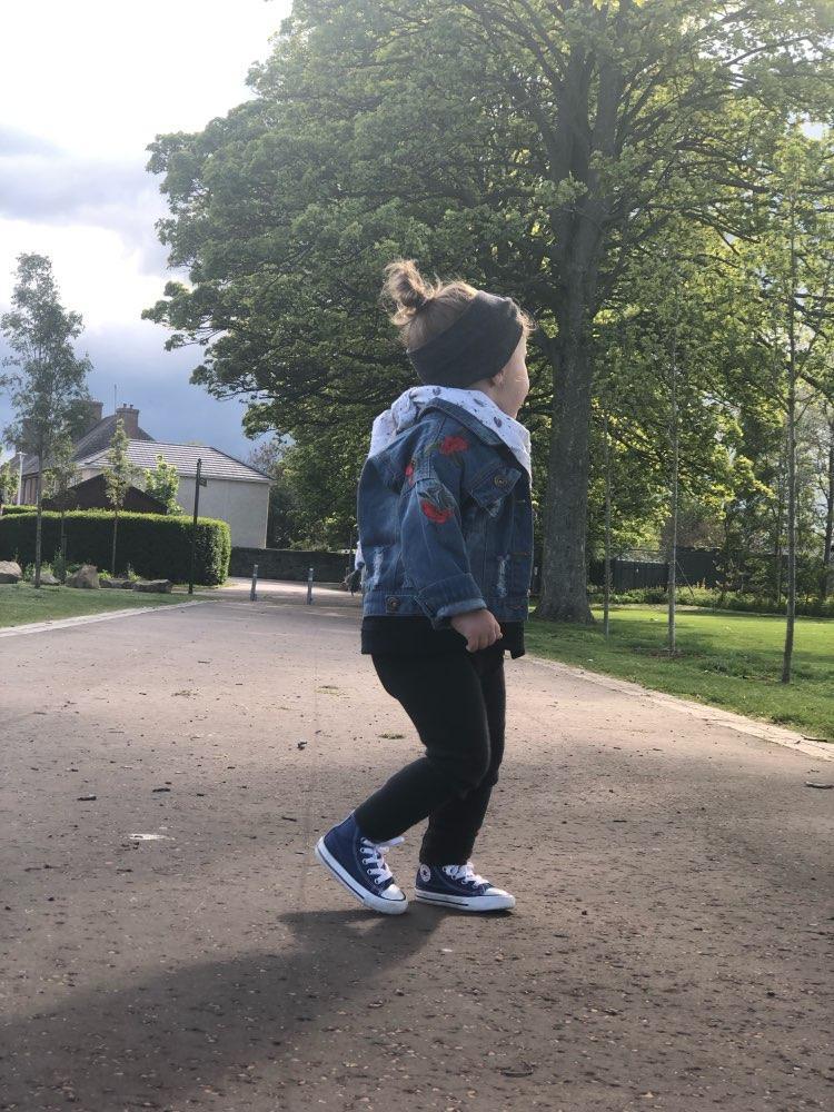 Manteau en Jean Moderne de Luxe pour Petites Filles Blouson Brodé Effiloché avec Roses