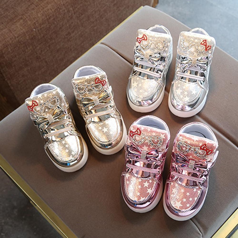 Nouvelle Tendance Moderne Style de Mode Chaussures de Sport Bébé Fille Baskets Étoile Lumineuse Enfant Décontracté Coloré Lumineux LED Chaussures Baskets