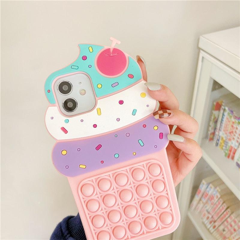Coque de téléphone en silicone 3D en forme de glace à la cerise pour iPhone 13 12 11 Pro Max Xs Xr 7 8 Plus X Se avec jeu de bulles pour doigts, coque souple antichoc en silicone 3D en forme de cupcake de dessin animé à protection intégrale