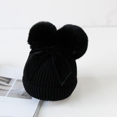 Bonnet tricoté bébé à double pompon pour petite fille, chaud et épais, pour enfant en bas âge, au design hivernal moderne et élégant avec un grand nœud.