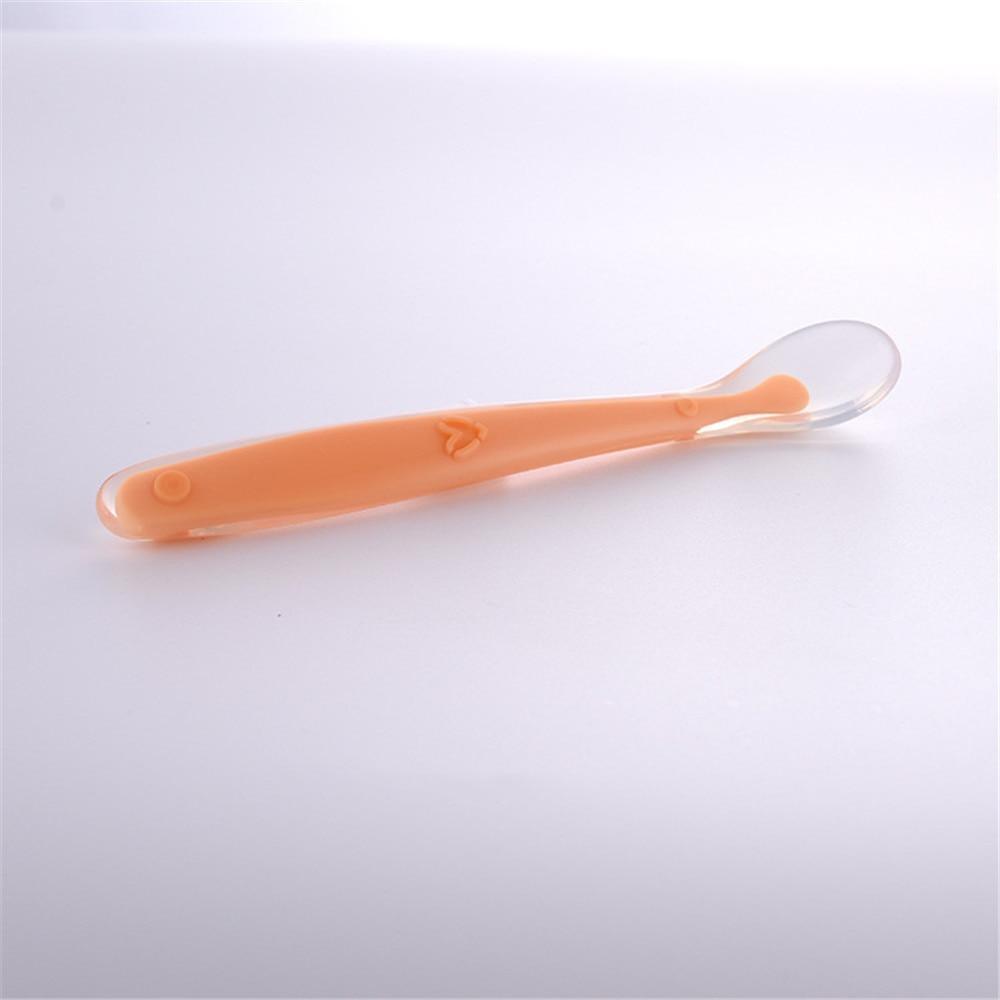 Nouvelles Cuillères en Silicone Souple Couleurs Bonbon Vaisselle Plats Alimentation Couverts Outils d'Alimentation pour Enfants