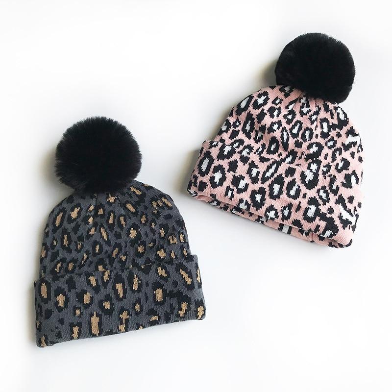 Tenues assorties mère-enfant imprimé léopard Bonnets enfants léopard Chapeaux mère-enfant Hiver Casquettes enfants pour Mère & Fille au Design Léopard Élégant