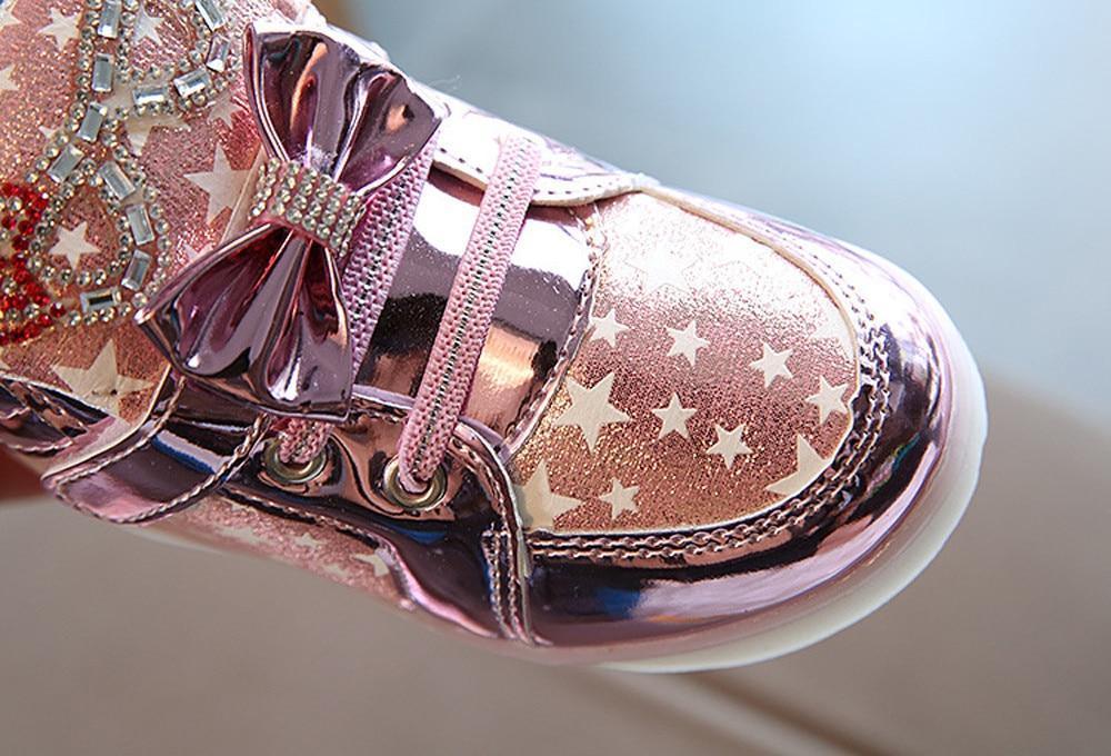Nouvelle Tendance Moderne Style de Mode Chaussures de Sport Bébé Fille Baskets Étoile Lumineuse Enfant Décontracté Coloré Lumineux LED Chaussures Baskets