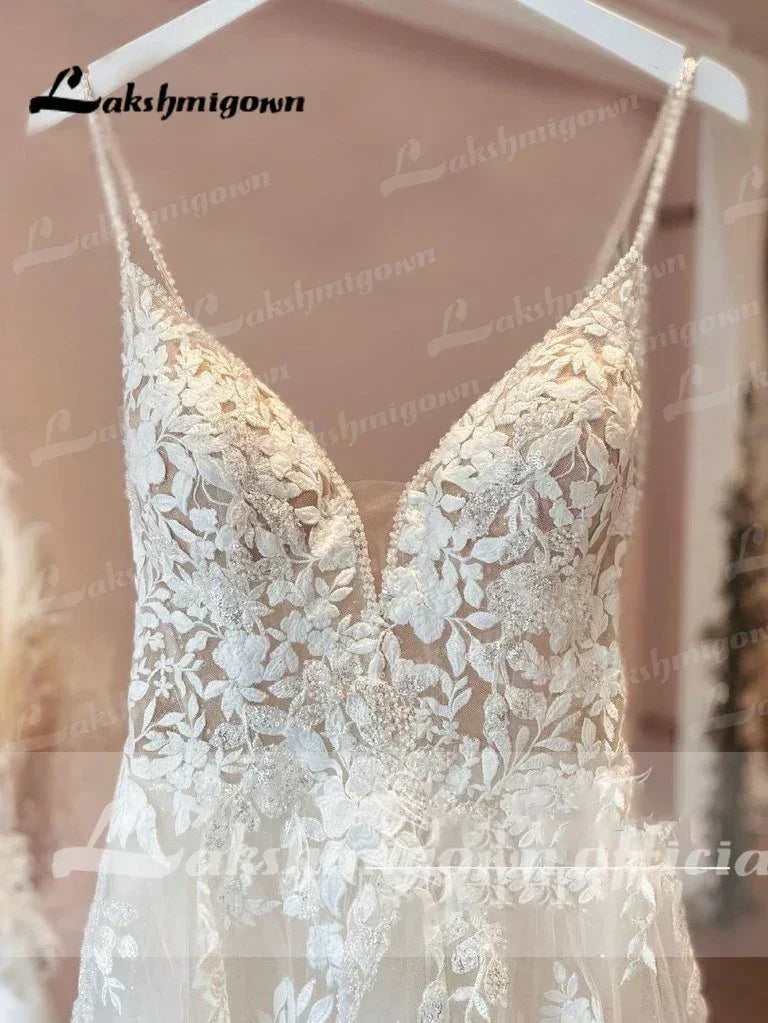 Robe de mariée vintage en dentelle à fines bretelles et décolleté en V, robe de mariée en tulle pour la plage, robe de mariée sur mesure