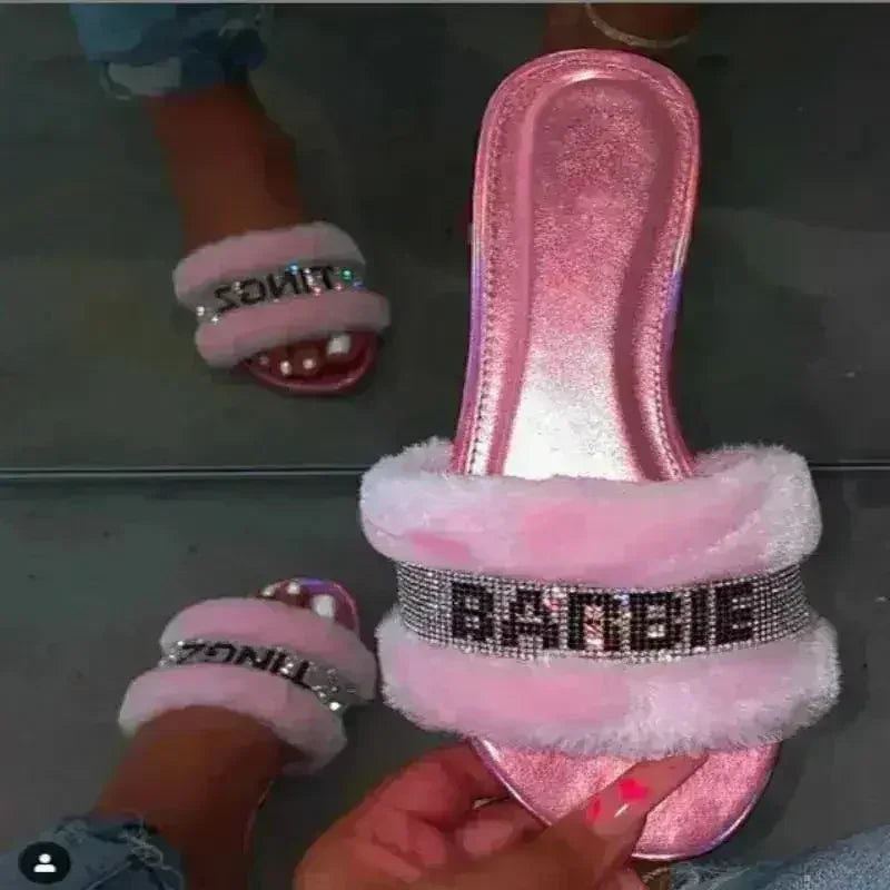 Claques roses en fausse fourrure