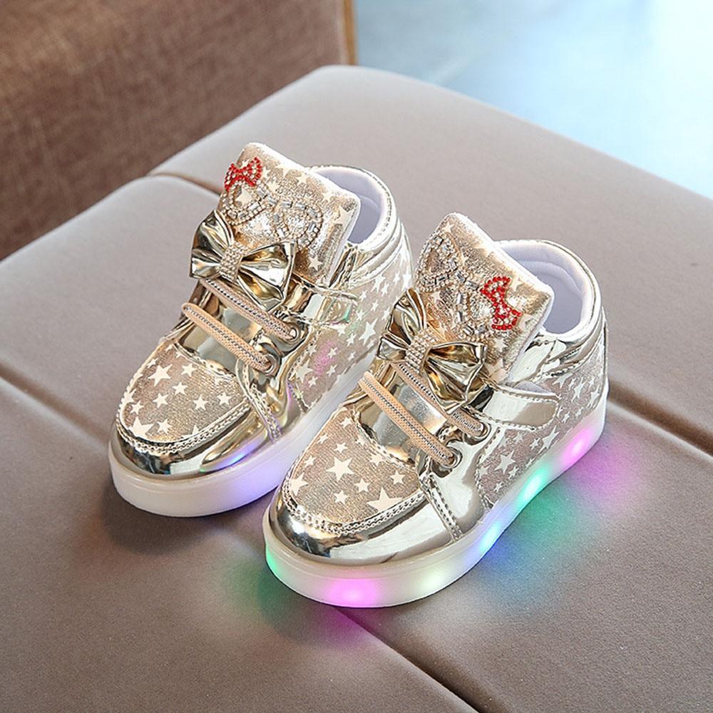 Nouvelle Tendance Moderne Style de Mode Chaussures de Sport Bébé Fille Baskets Étoile Lumineuse Enfant Décontracté Coloré Lumineux LED Chaussures Baskets