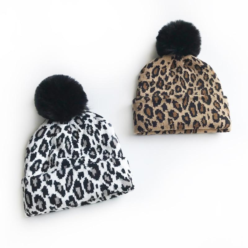Tenues assorties mère-enfant imprimé léopard Bonnets enfants léopard Chapeaux mère-enfant Hiver Casquettes enfants pour Mère & Fille au Design Léopard Élégant