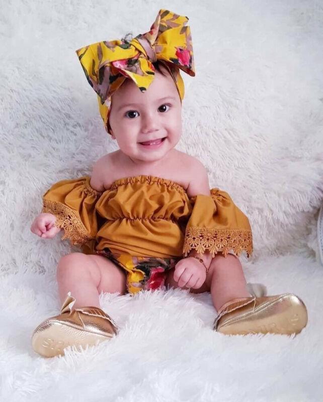 Tenues élégantes de luxe fleuries pour bébés filles nouveau-nés et tout-petits, comprenant un haut solide à épaules dénudées, un short fleuri et un bandeau avec nœud.