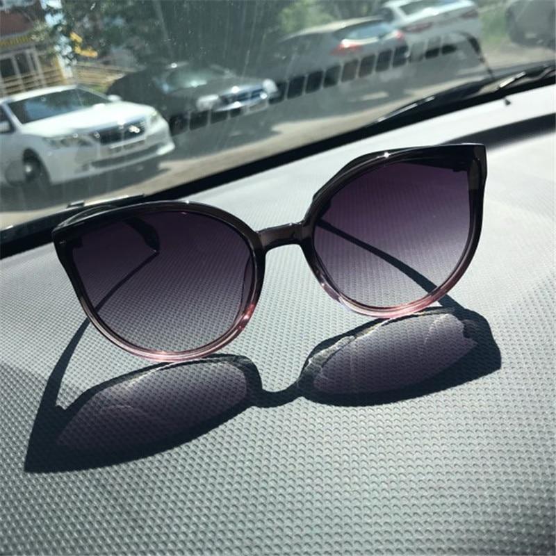 Lunettes de soleil de luxe modernes et élégantes pour femme avec monture en plastique œil de chat et verres transparents avec protection UV400