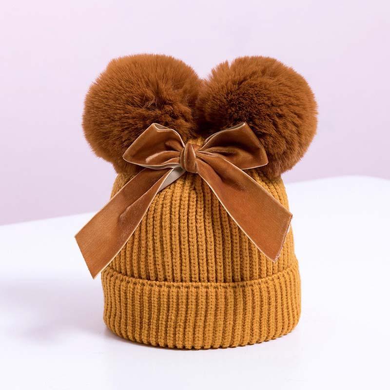 Bonnet tricoté bébé à double pompon pour petite fille, chaud et épais, pour enfant en bas âge, au design hivernal moderne et élégant avec un grand nœud.