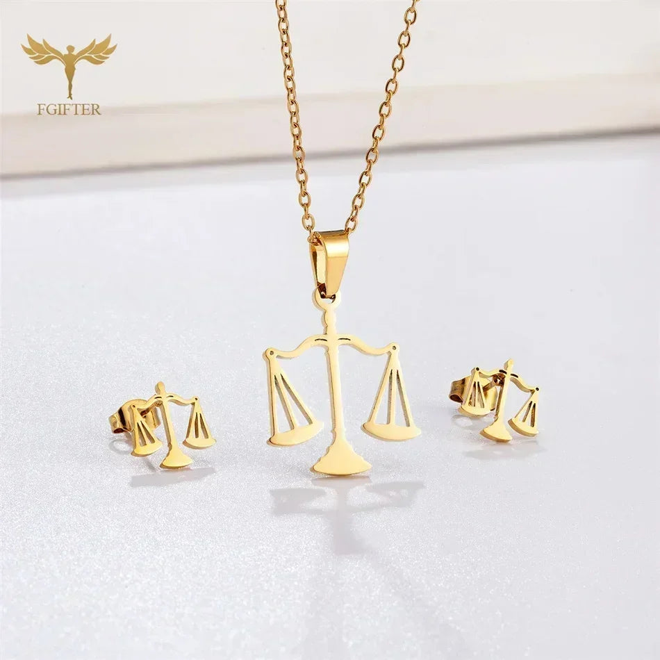 Ensemble collier pendentif boucles d'oreilles Balance en acier inoxydable Accessoires Femme Déesse de la Justice Symbole de l'Équité Bijoux Femme
