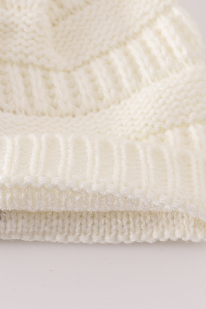 Bonnet torsadé à pompon couleur ivoire