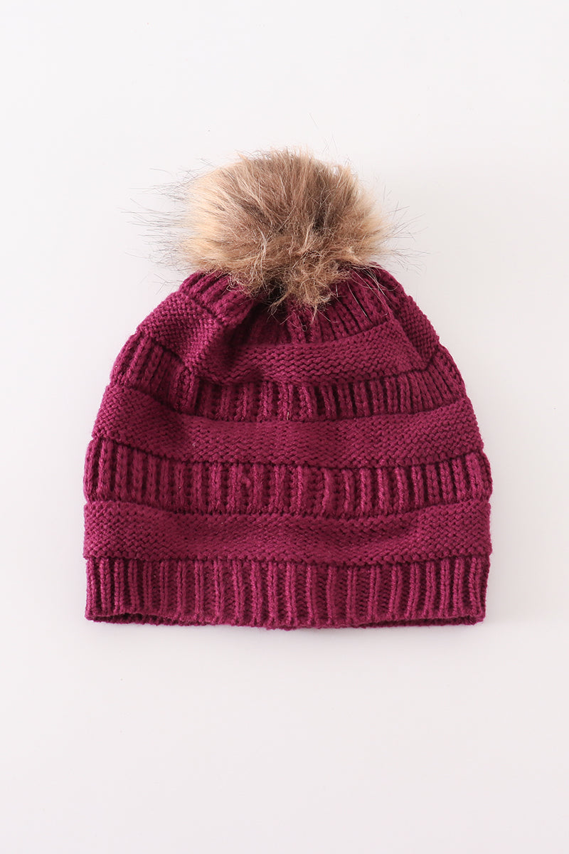 Bonnet à pompon en tricot torsadé violet