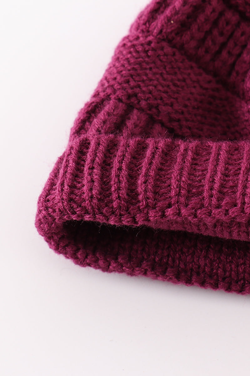 Bonnet à pompon en tricot torsadé violet