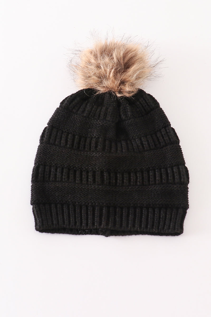 Bonnet à pompon en tricot torsadé noir