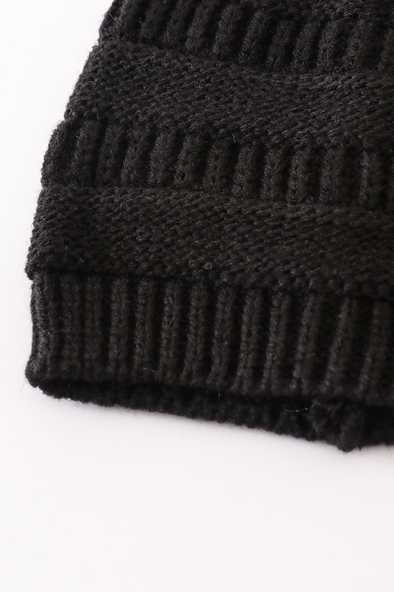 Bonnet à pompon en tricot torsadé noir
