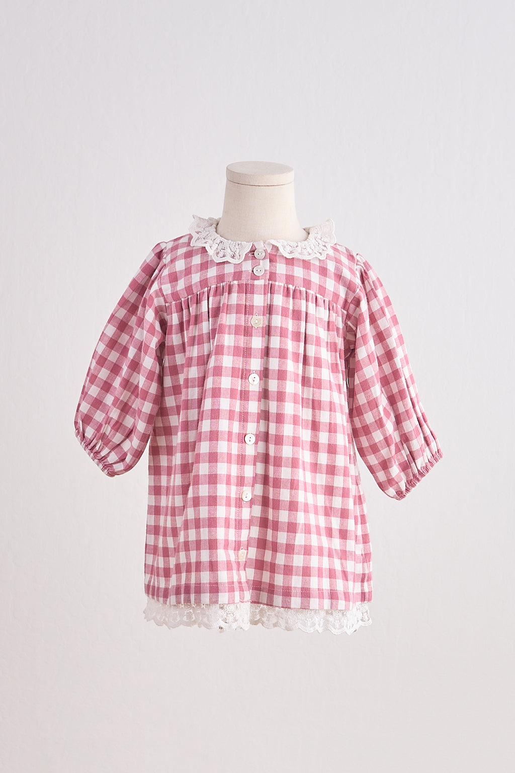 Robe en flanelle de vichy rose avec dentelle
