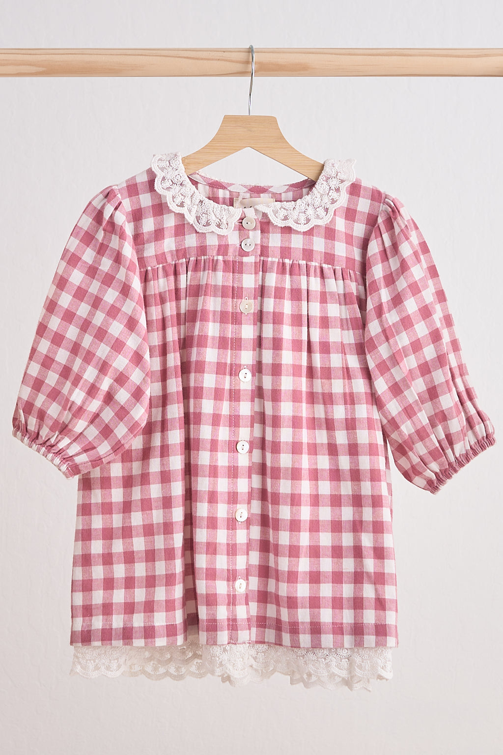 Robe en flanelle de vichy rose avec dentelle