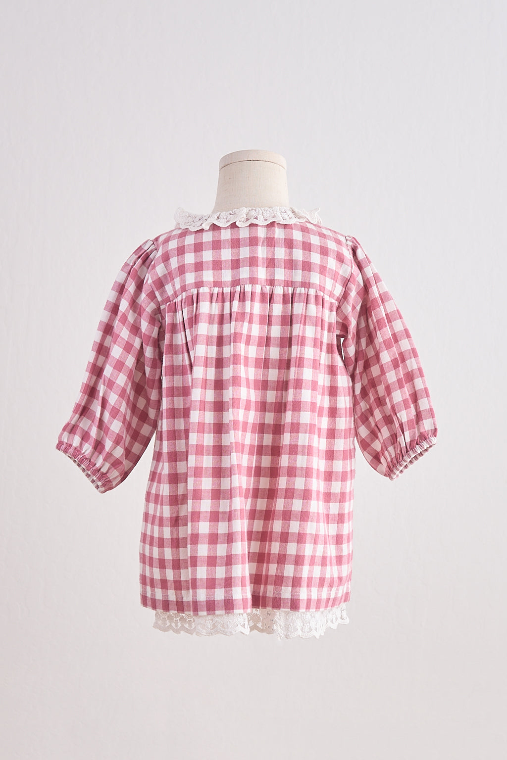 Robe en flanelle de vichy rose avec dentelle