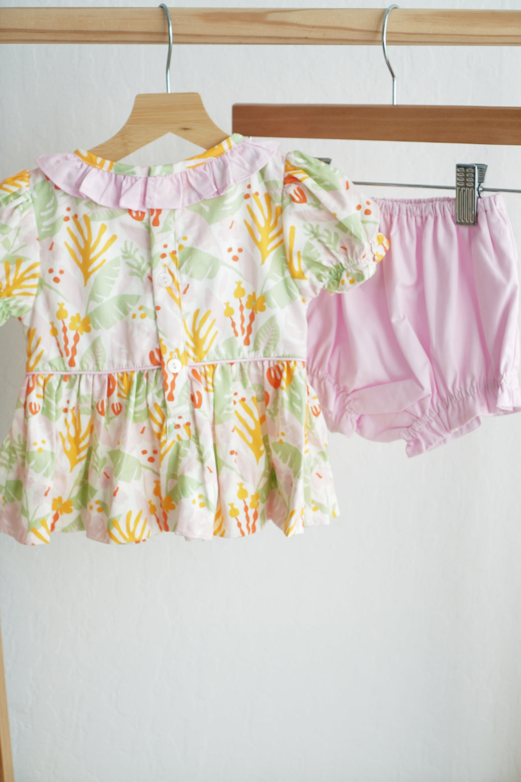 Ensemble bloomer à smocks fait main, au doux charme insulaire