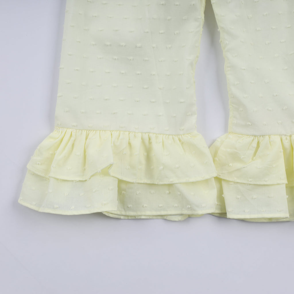 Ensemble pantalon à volants et main smockée en moutarde
