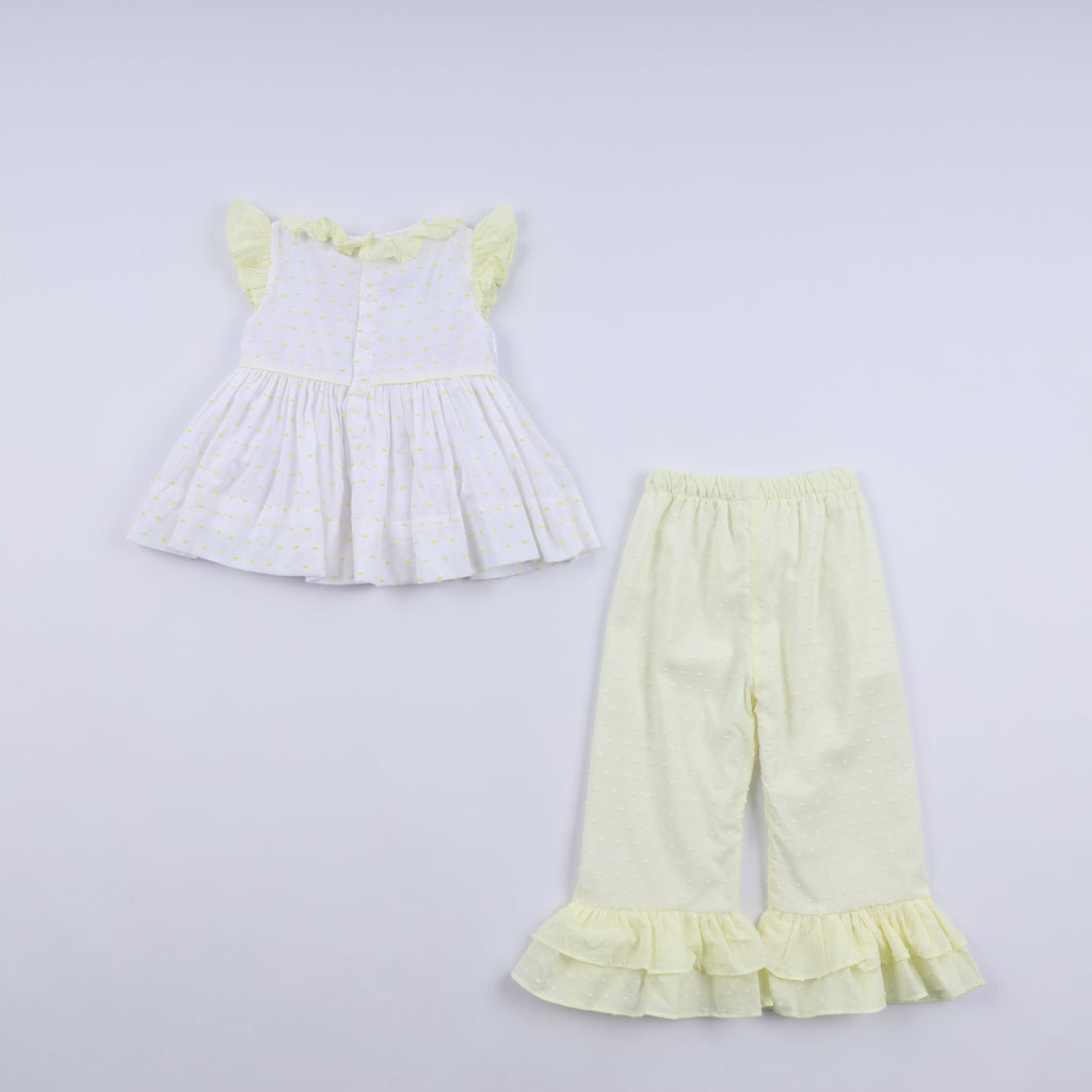 Ensemble pantalon à volants et main smockée en moutarde