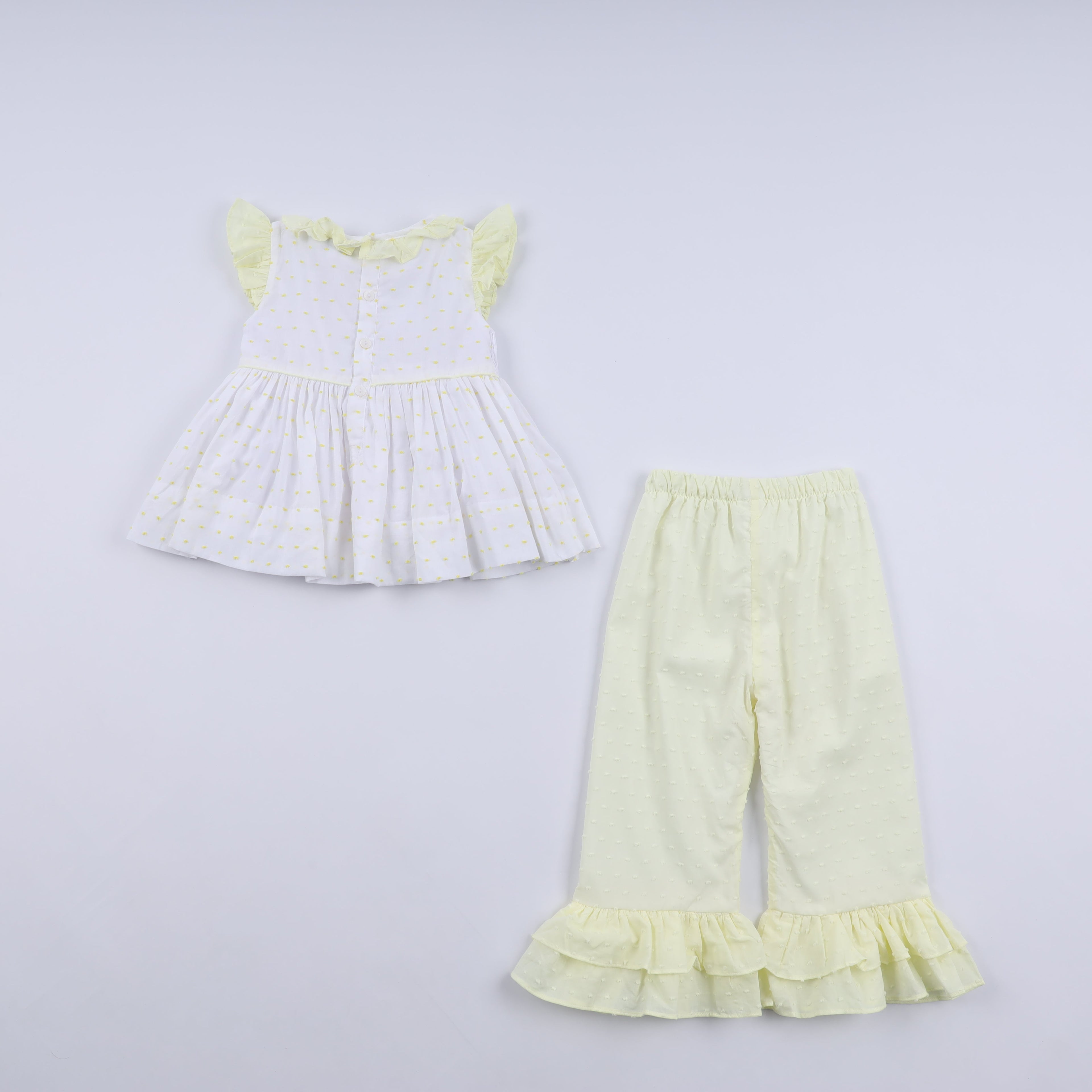 Ensemble pantalon à volants et main smockée en moutarde