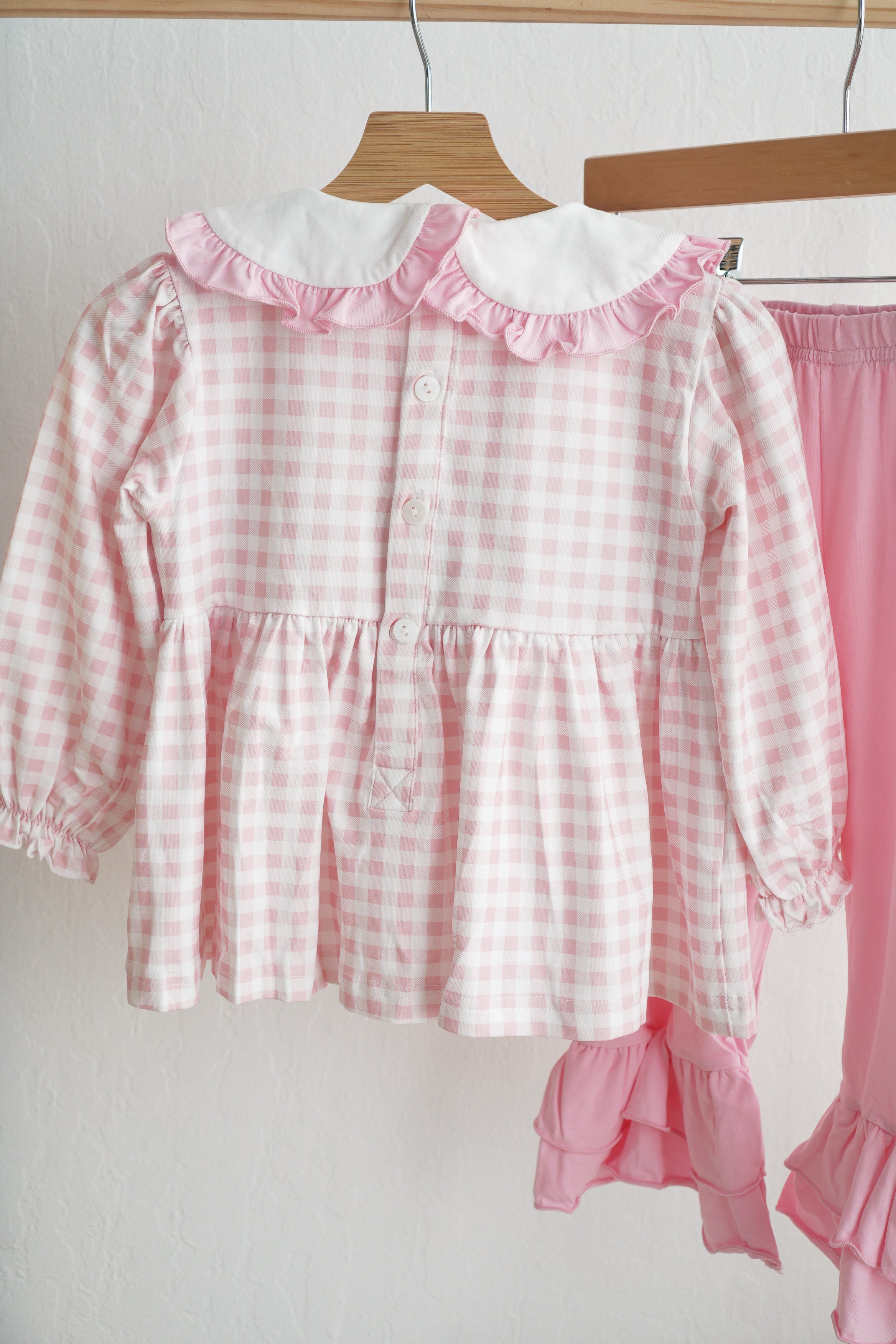 Ensemble pantalon à volants en vichy smocks main pain d'épices rose