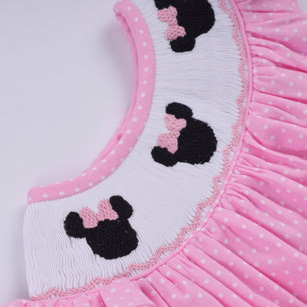 Barboteuse rose à smocks main, pois et volants